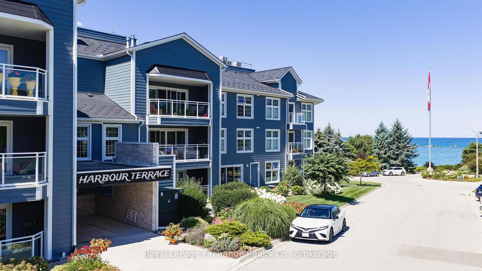 Property Photo:  200 Harbour Street 204  ON N2Z 3A3 