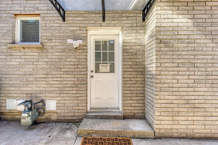 Property Photo: 1292 Willowbank Trail Lower ON L4W 5M5