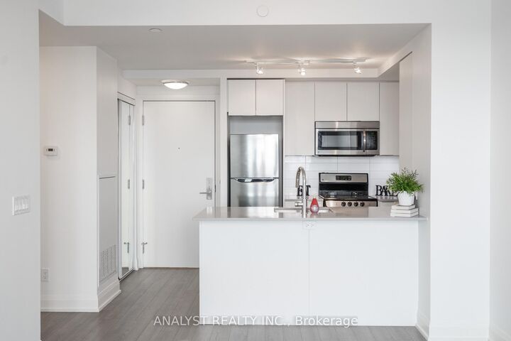 Property Photo: 56 Annie Craig Drive 3707 ON M8V 0C8