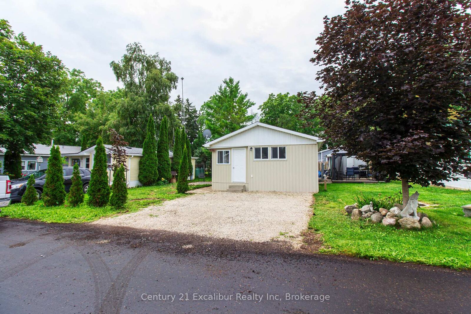 Photo de la propriété:  422 Pine Pass Road N  ON N1M 2W5 