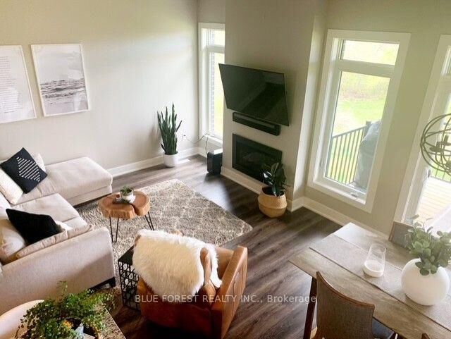 Property Photo:  10 McPherson Court 2  ON N5P 0E6 