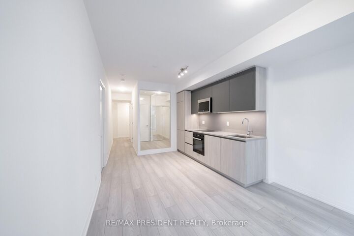 Property Photo: 400 King Street W 511 ON M5V 1K2