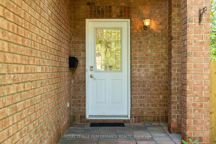 Property Photo: 172 Carwood Circle ON K1K 4V6