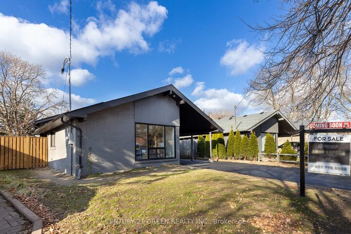 Property Photo:  32 Brookridge Drive Main  ON M1P 3M1 