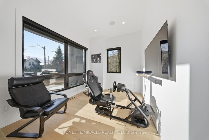 Property Photo: 1653 Glenburnie Road ON L5G 3E4