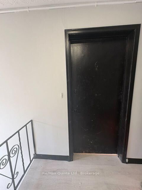 Property Photo: 174 Queen Street 6 ON K8V 4Y6