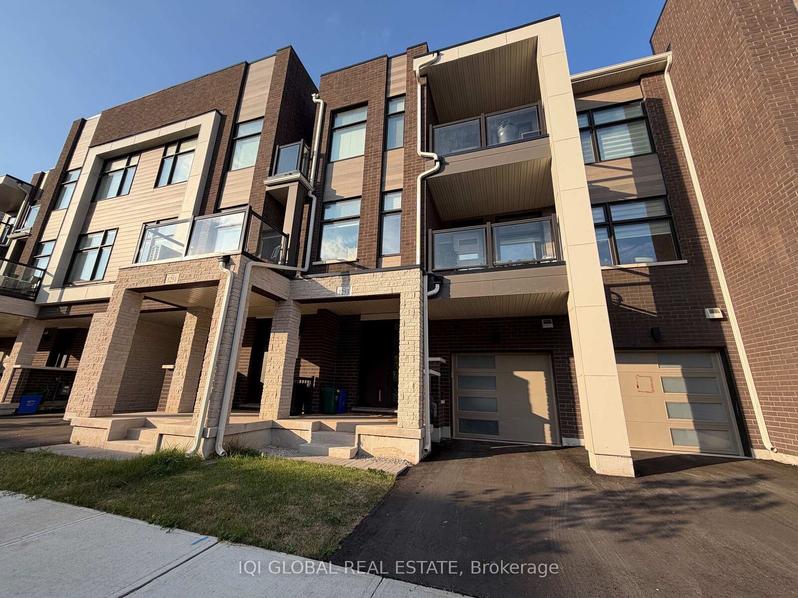 Property Photo: 1253 Anthonia Trail ON L6H 7Y7
