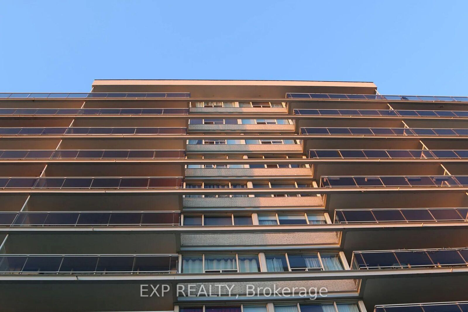 Property Photo: 160 Balmoral Avenue 905 ON M4V 1J7