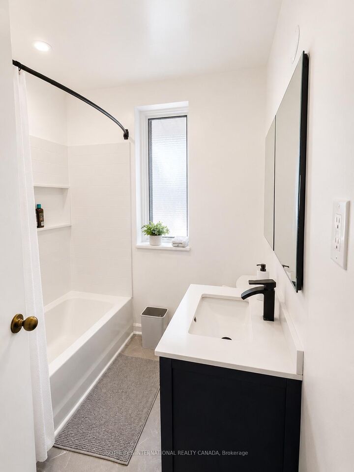 Property Photo: 10 Ternhill Crescent ON M3C 2E5