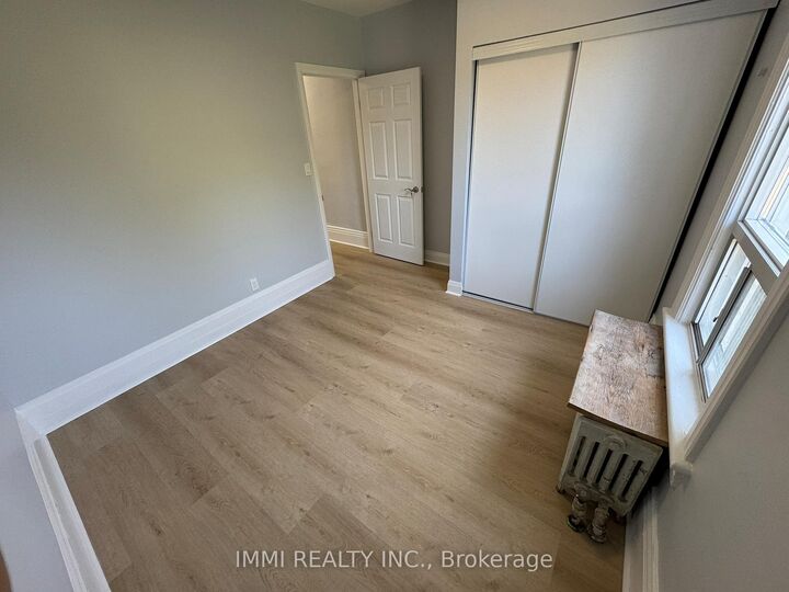 Property Photo:  618 Bathurst Street 203  ON M5S 2R1 