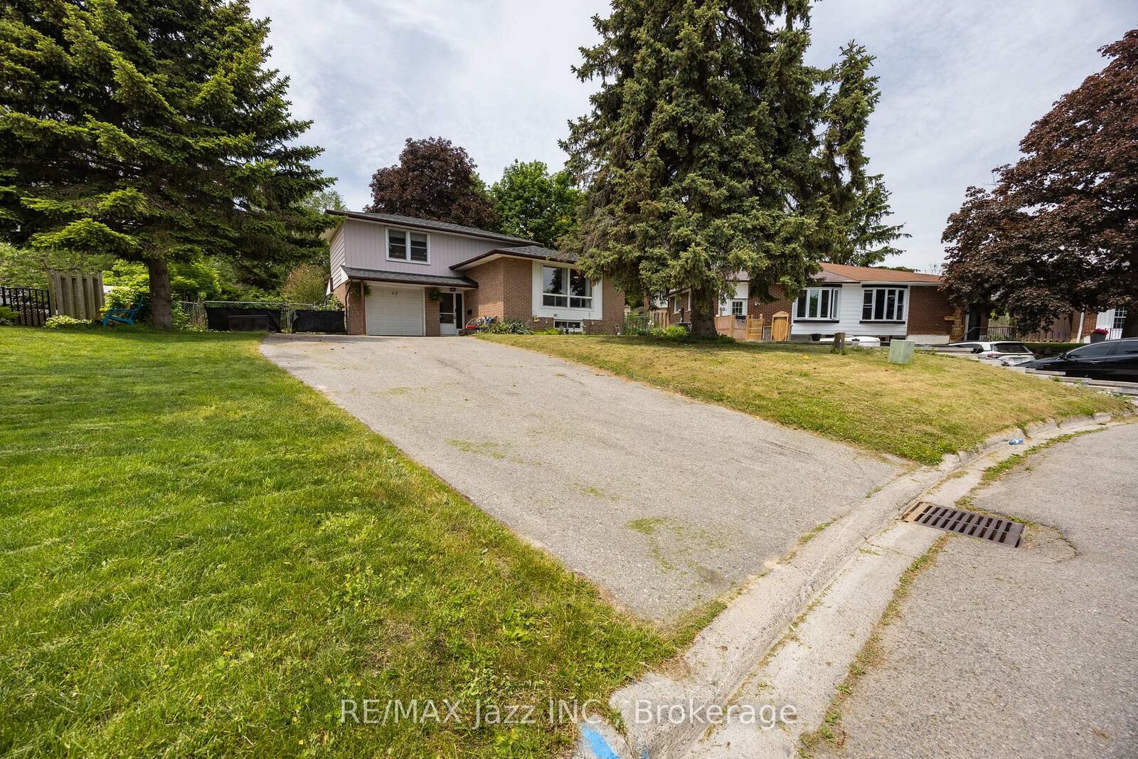 Property Photo: 62 Crossley Drive ON L1A 3T5