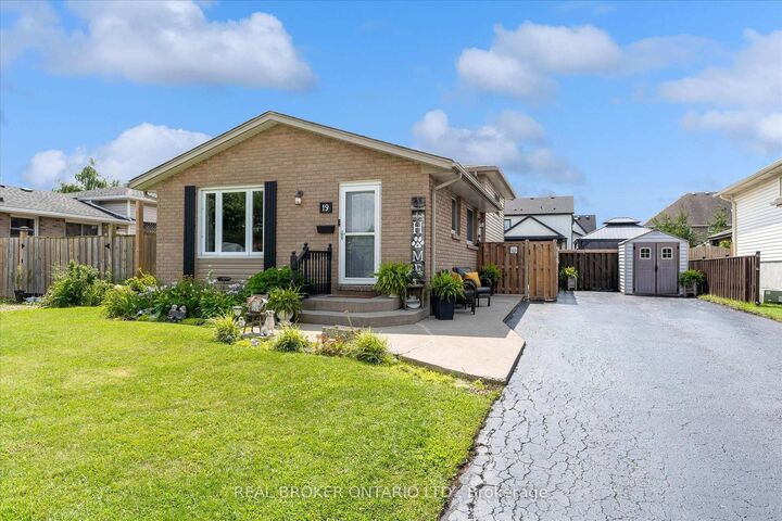 Property Photo: 19 Acadia Drive ON L3C 6L4