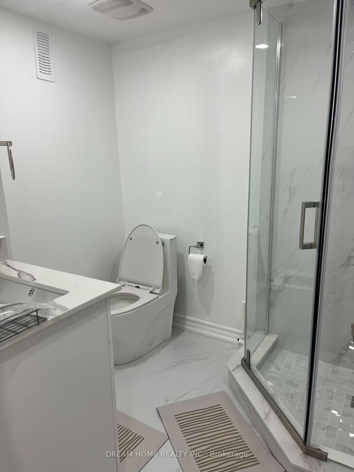 Property Photo: 138 Robert Street B01 ON M5S 2K3