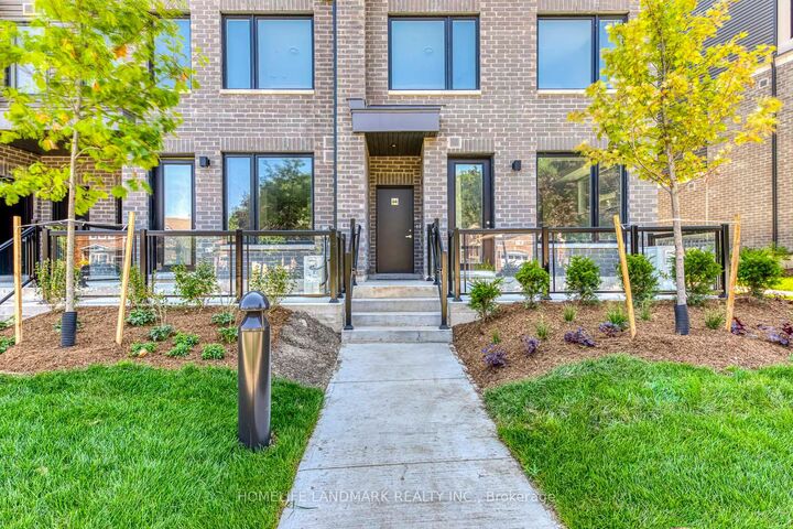 Property Photo: 3538 Colonial Drive 14 ON L5L 5R9