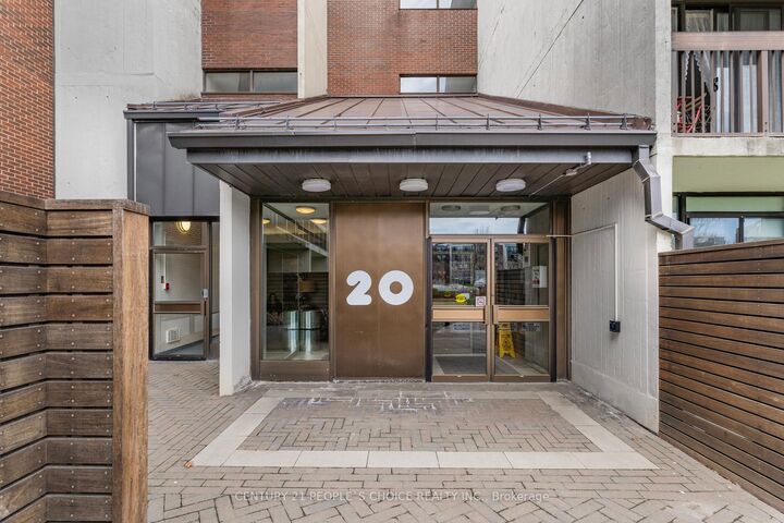 Property Photo:  20 Fashion Roseway N/A 105  ON M2N 6B5 