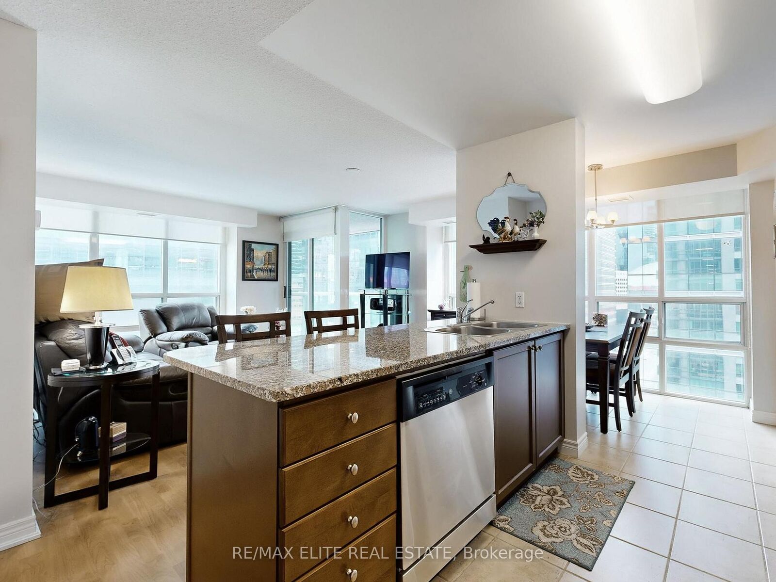 Property Photo: 30 Grand Trunk Crescent 1806 ON M5J 3A4