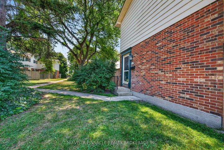 Property Photo: 69 Conway Drive 10 ON N6E 2H4