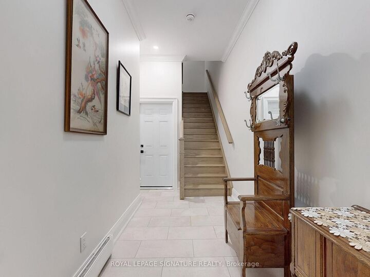 Photo de la propriété: 28 Beaconsfield Avenue 3 ON M6J 3H9
