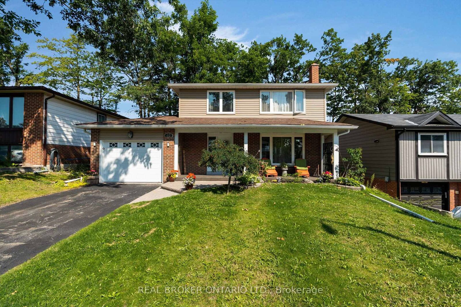 Property Photo: 40 Farmingdale Crescent ON L4M 5E5