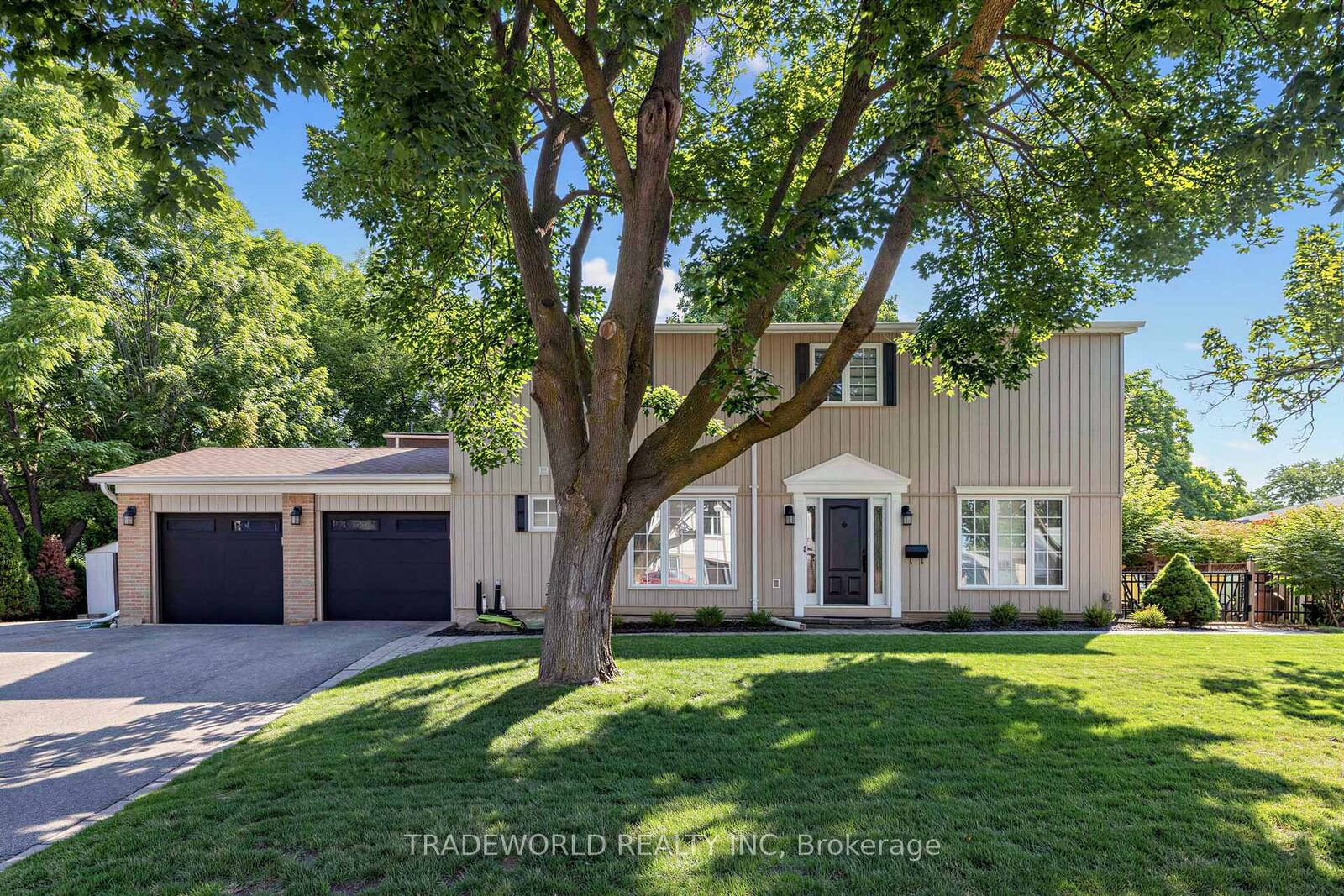 Property Photo: 101 Meadowbank Road ON L3Y 2Z1