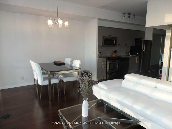 Property Photo: 832 Bay Street 2301 ON M5S 1Z6