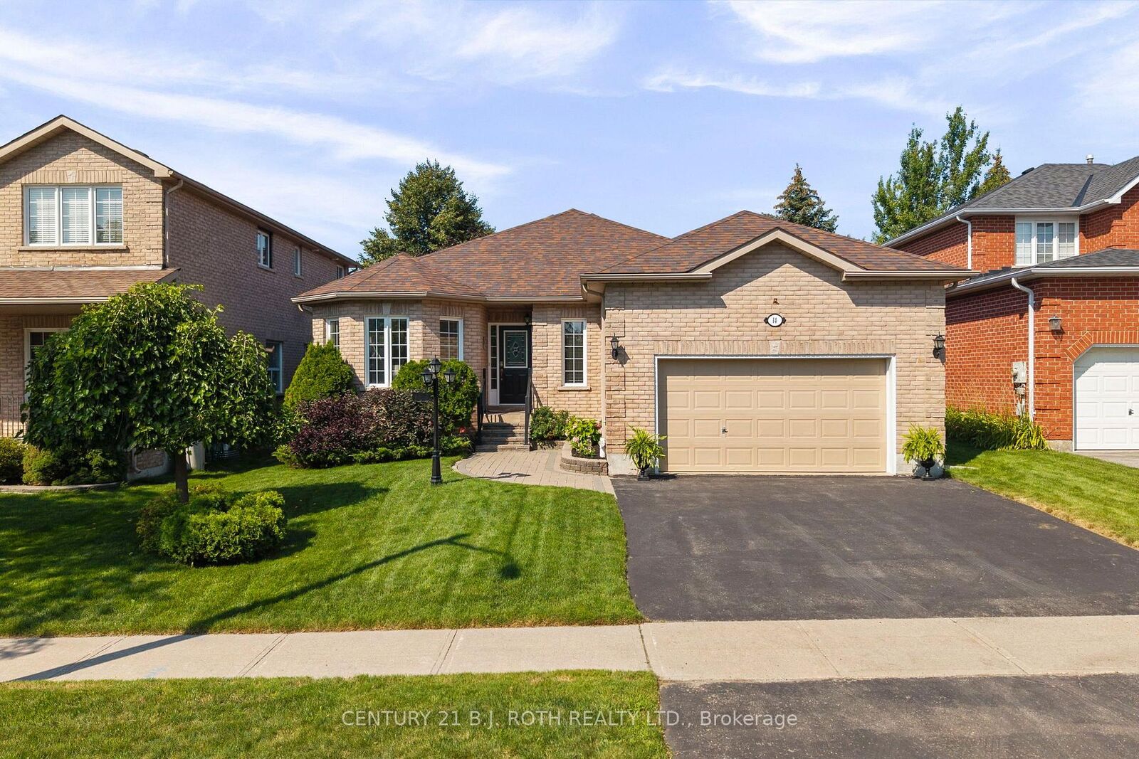 Property Photo: 14 Prince George Crescent ON L4N 0K8