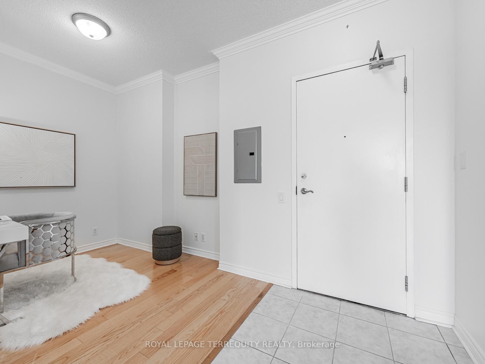 Property Photo: 11121 Yonge Street 215 ON L4C 0S7