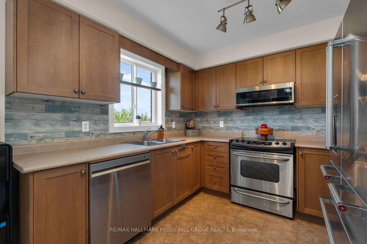 Property Photo: 34 Knox Drive ON L0L 1P0