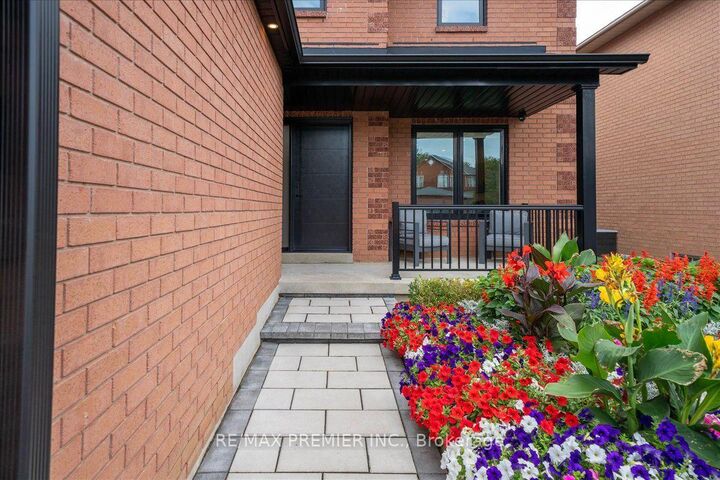 Property Photo: 23 Berrydown Drive ON L7E 1P9
