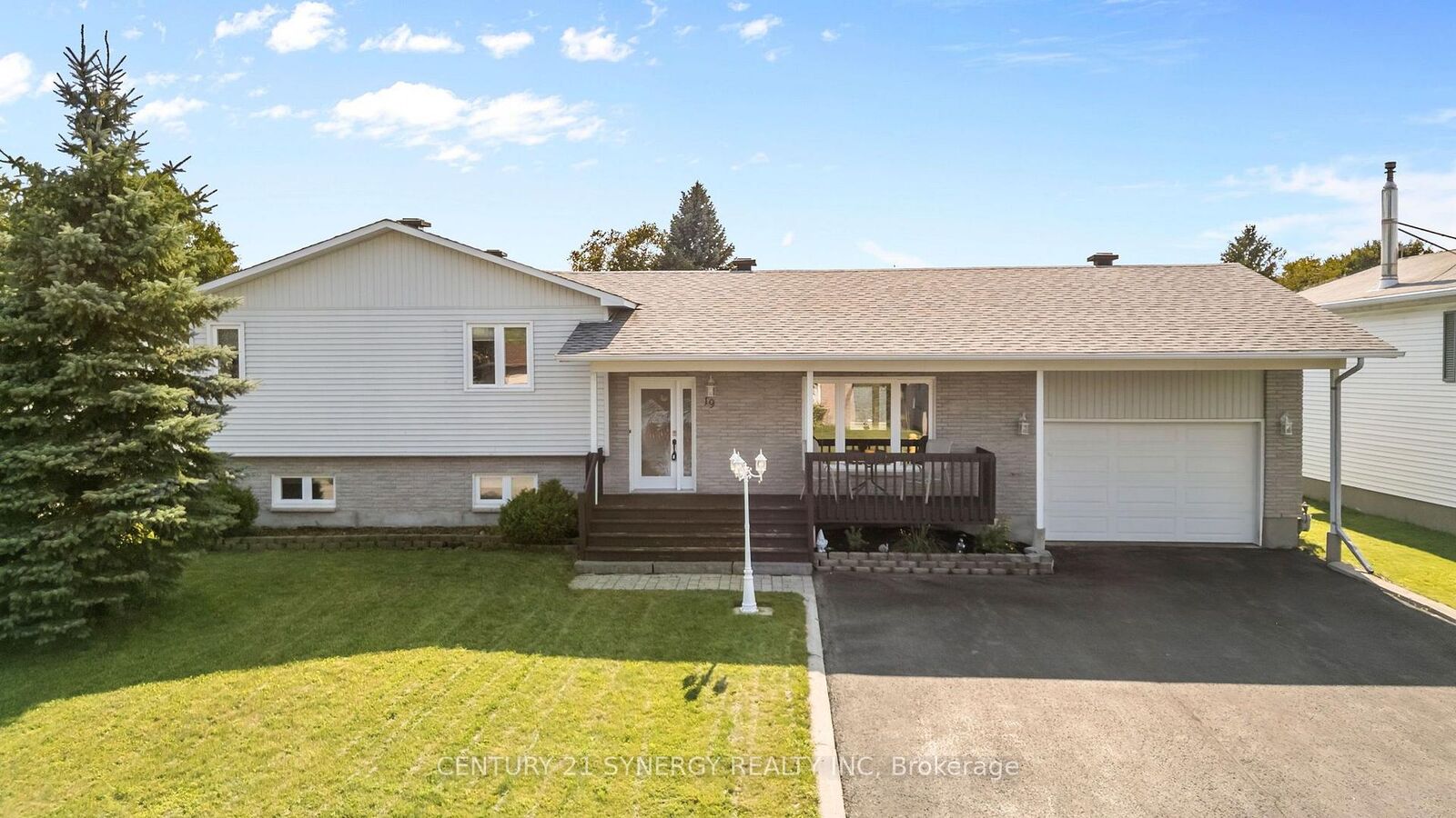 Property Photo: 19 Promenade Boulevard ON K0A 1W1