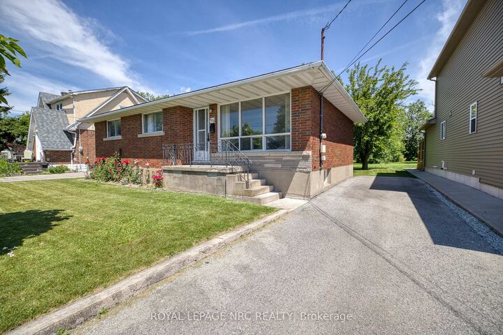 Property Photo: 409 Broadway Avenue ON L3C 5M3