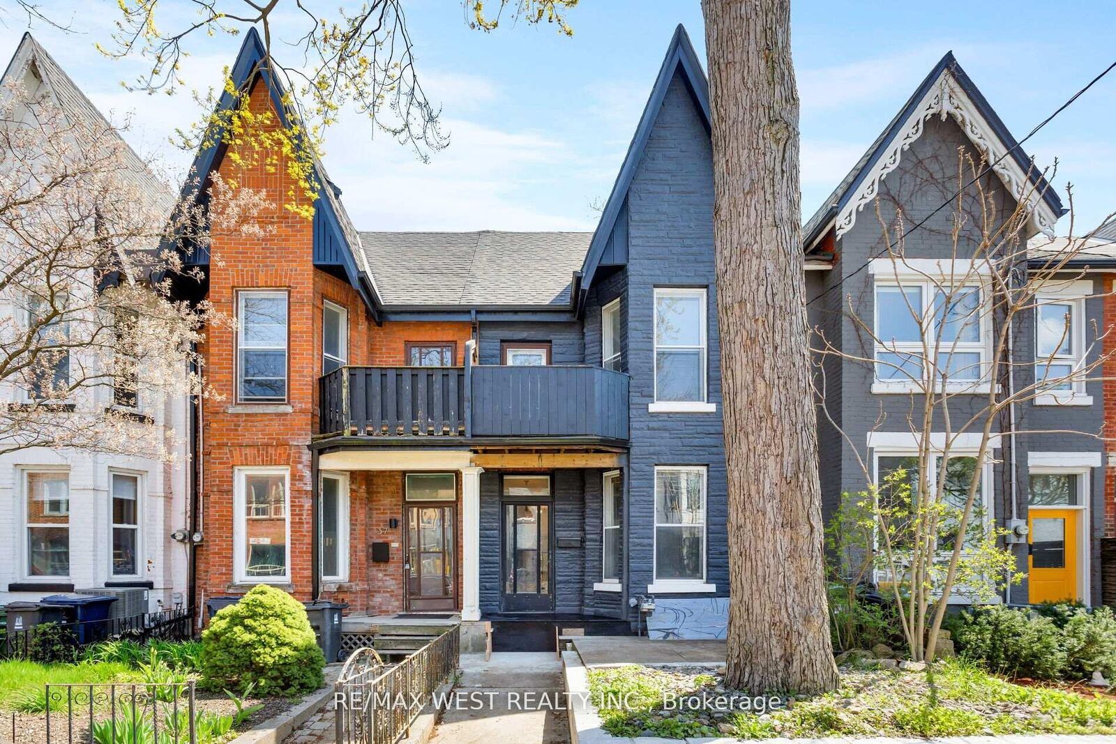 Photo de la propriété:  39 Noble Street  ON M6K 2C7 