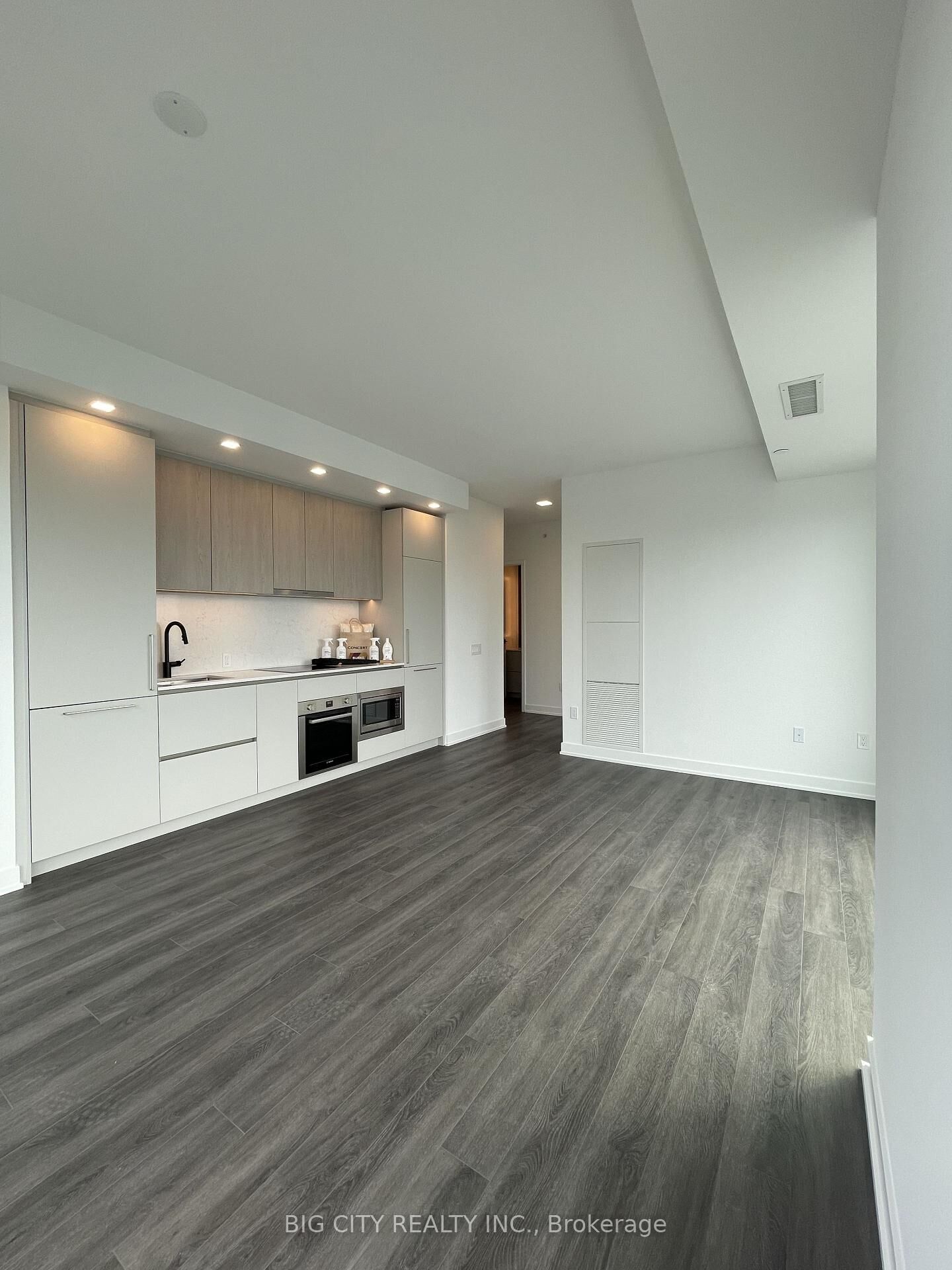 Property Photo: 609 Sherbourne Street 4402 ON M4X 0A7