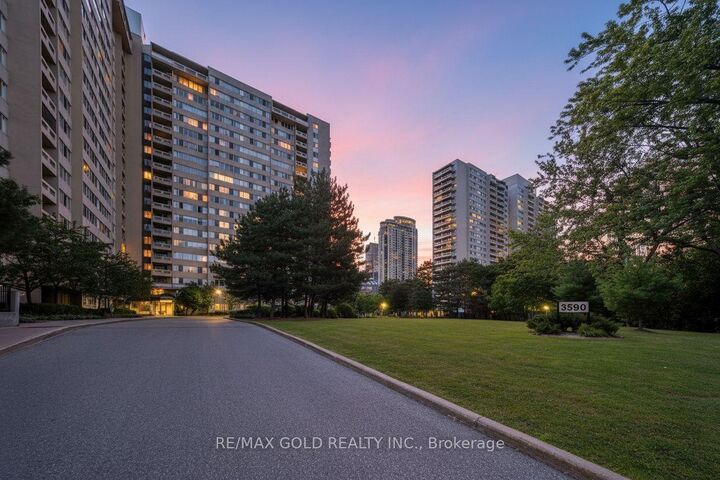 Property Photo: 3590 Kaneff Crescent 1913 ON L5A 3X3