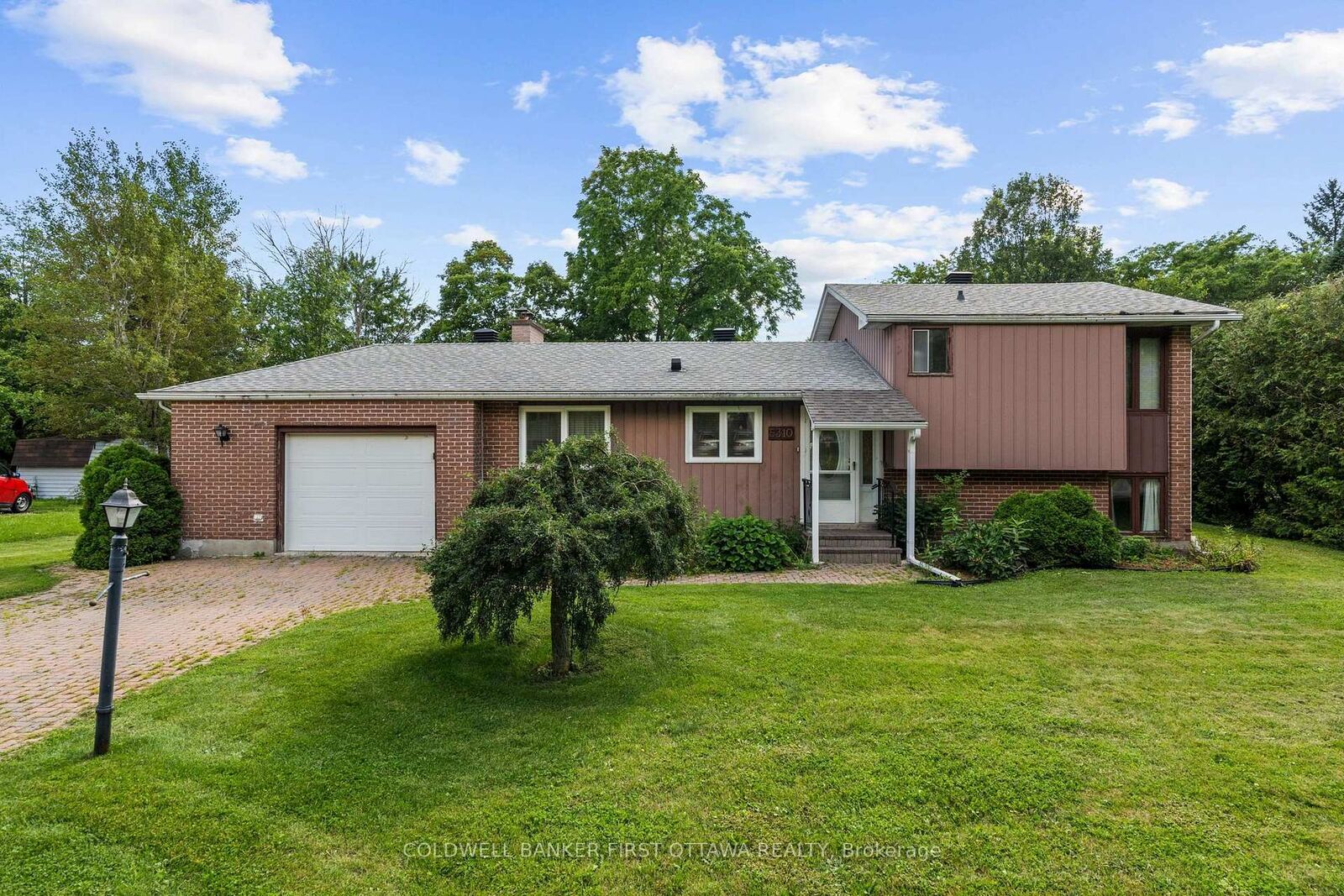 Property Photo: 5310 McLean Crescent ON K4M 1E5