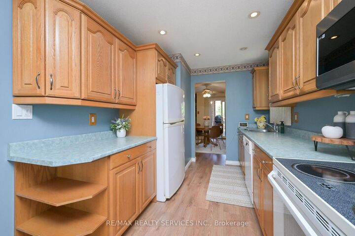 Property Photo: 2 Lindridge Avenue ON L6S 3W9
