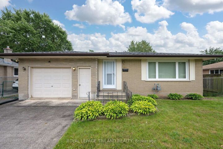 160 Wellesley Crescent — photo 1