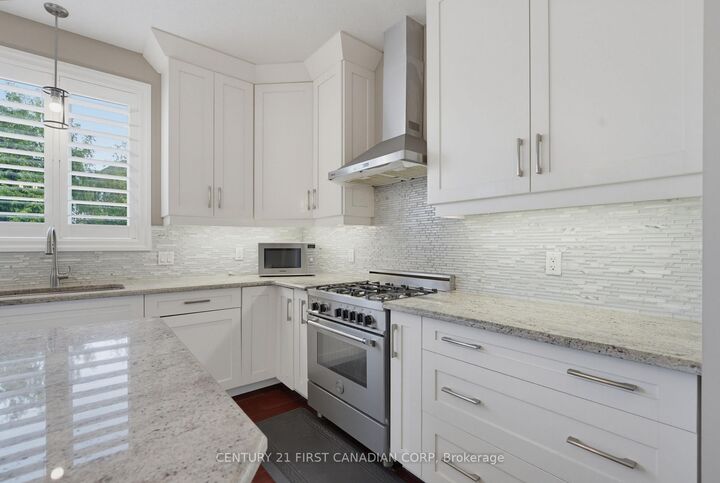 Property Photo: 1018 Medway Park Drive ON N6G 0E4