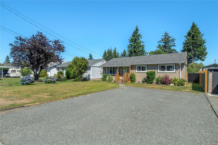 Property Photo: 541 Colwyn St BC V9W 2W8