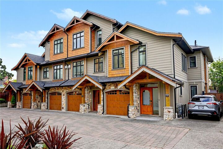 Property Photo: 2622 Shelbourne St #4 BC V8R 4L9