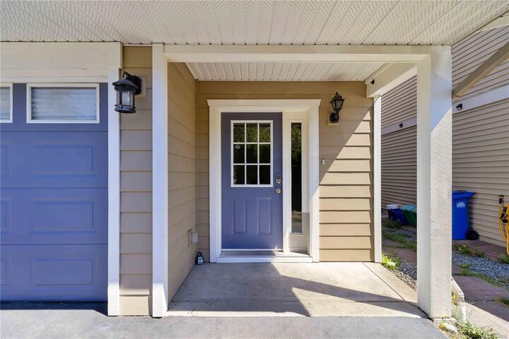 Property Photo:  2085 Solent Rd N  BC V9Z 0Z1 