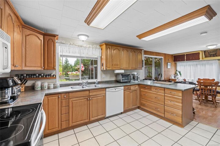 Property Photo: 2365 Collins Cres BC V9P 9J9