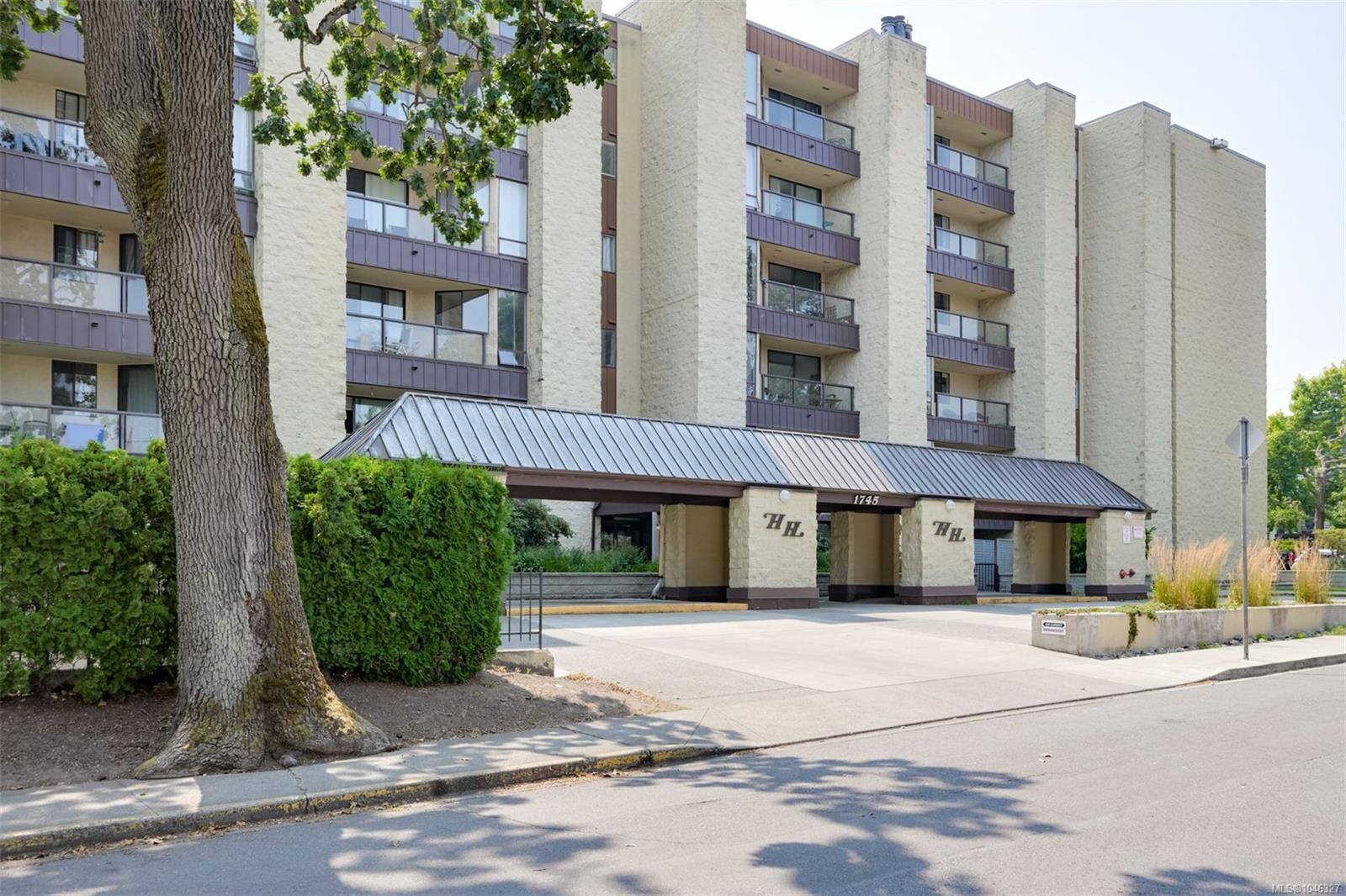 Property Photo: 1745 Leighton Rd #505 BC V8R 6R6