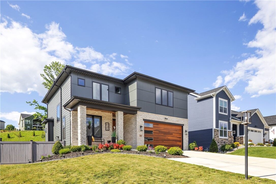 Property Photo:  1048 Honey Locust Dr  PA 15644 