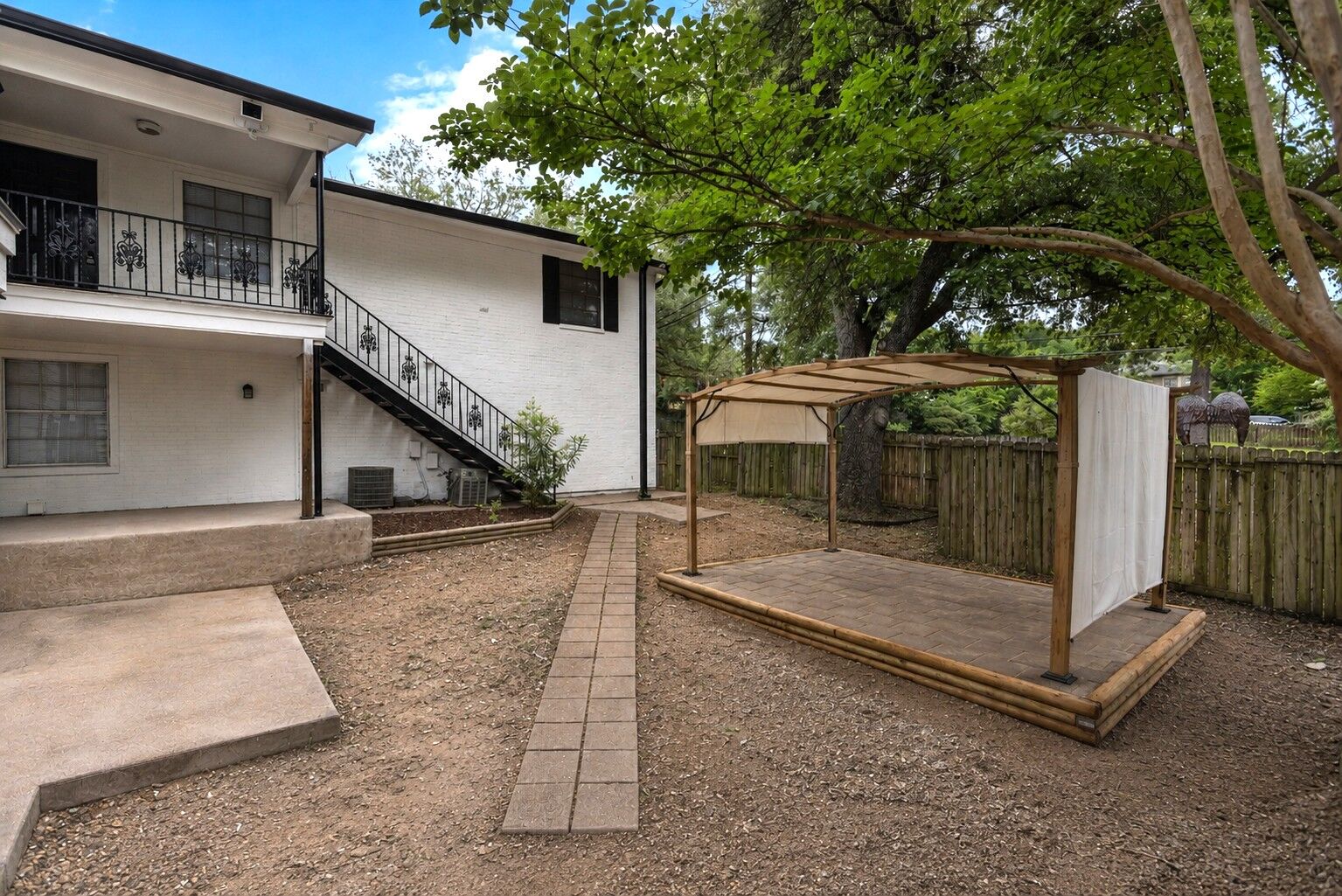 Property Photo: 515 W Houston Street 515 TX 75702