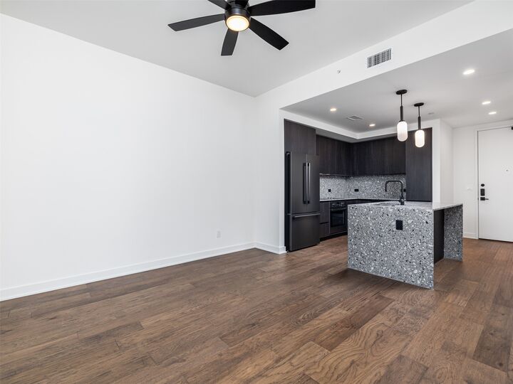Property Photo: 84 East Avenue 3907 TX 78701
