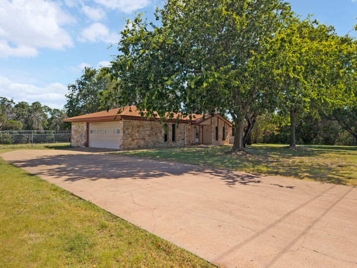 Property Photo:  381 County Road 4755  TX 76539 