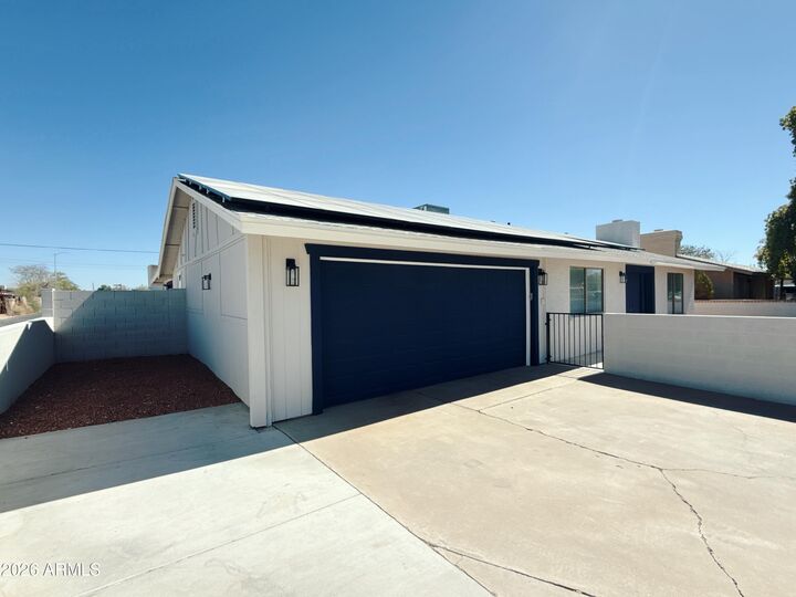 Property Photo: 13028 W Greenway Road AZ 85374