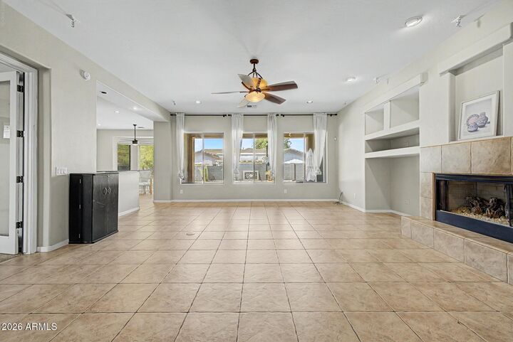 Property Photo: 1902 E Desert Lane AZ 85042