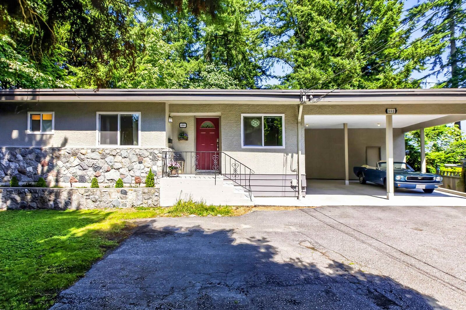 Property Photo: 990 Jarvis Street BC V3J 5A1